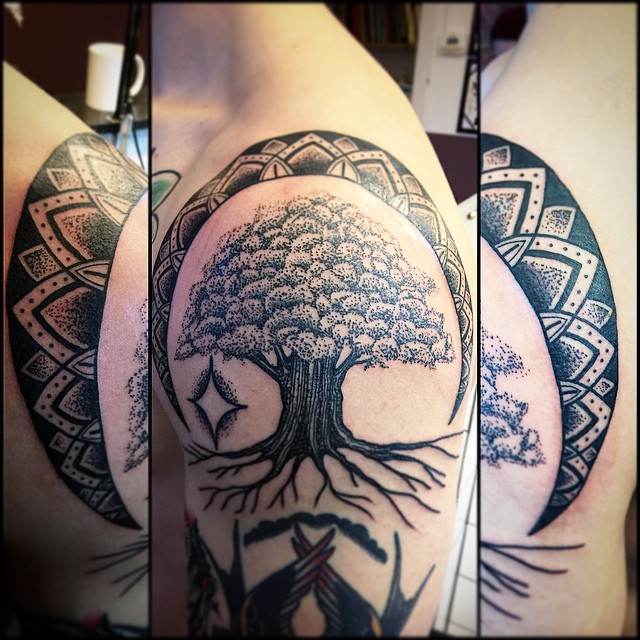 Great Oak Tree Dotwork tattoo by Frej Lind