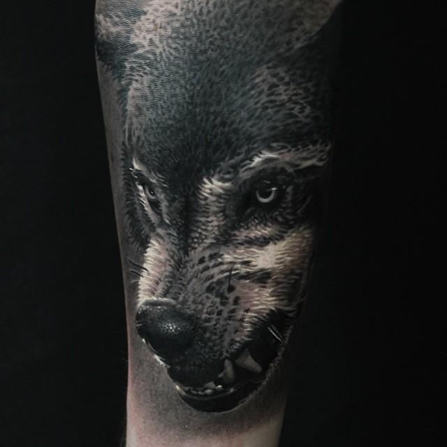 Dangerous Growling Wolf tattoo