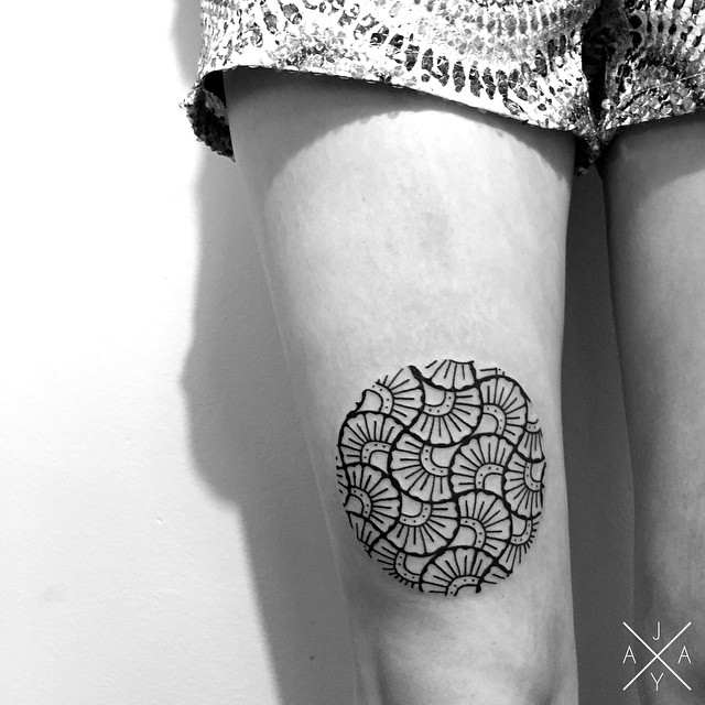 Shell Pattern tattoo Above Knee