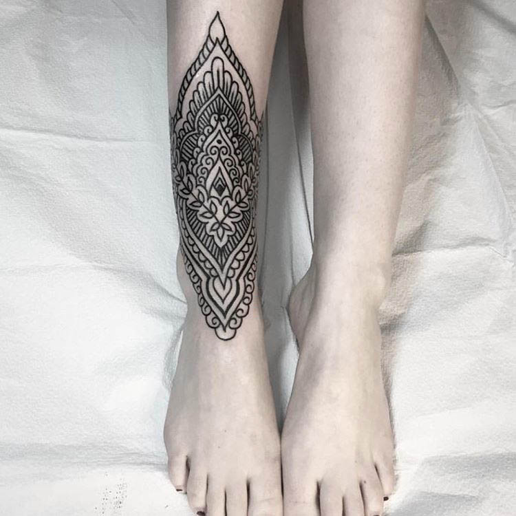 Henna Tattoo on Shin by @underinkfluence