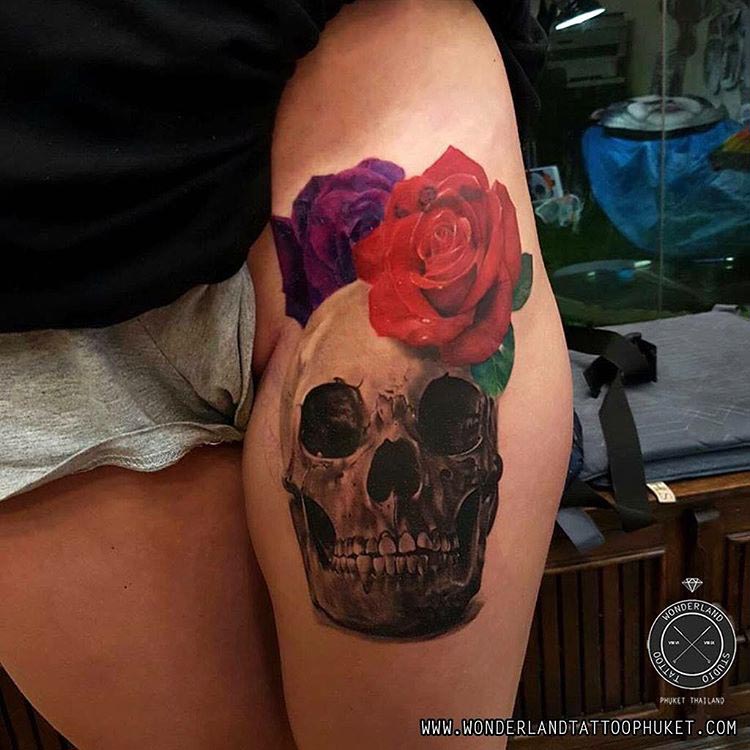 blue and red roses tattoo skull