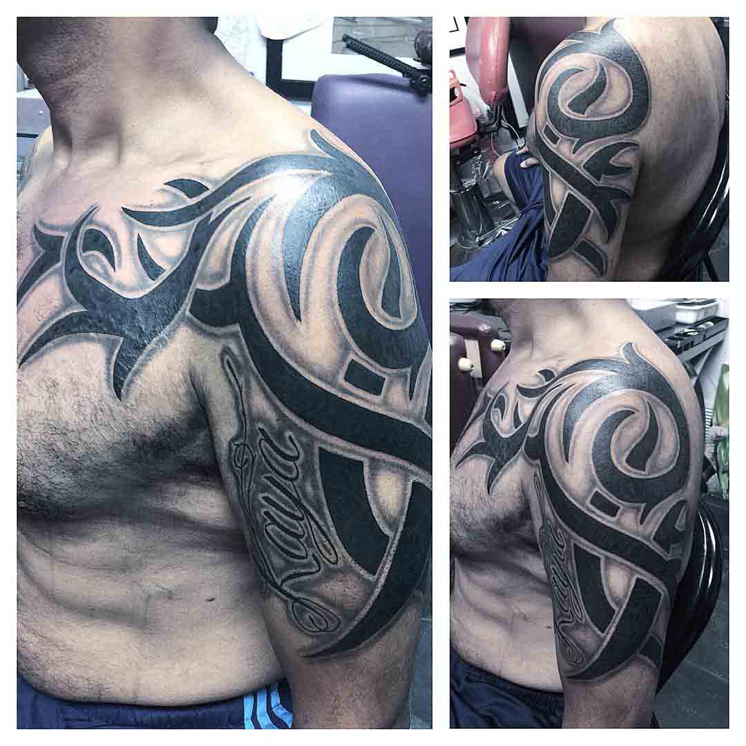 cool tribal tattoo on shoulder