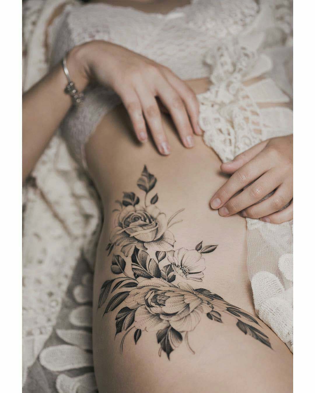 hip and belly side roses tattoo